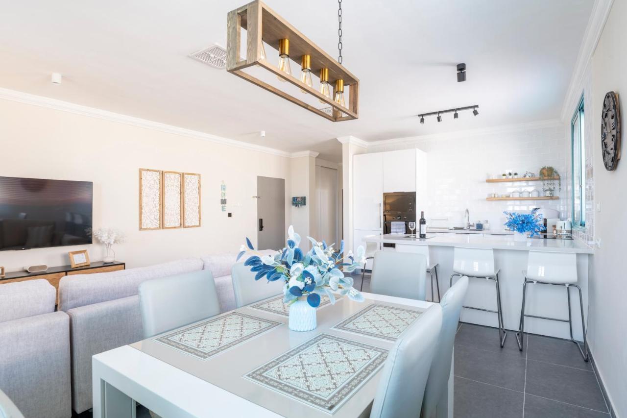 Midrahov Luxury Apartment Zikhron Yaakov Bagian luar foto