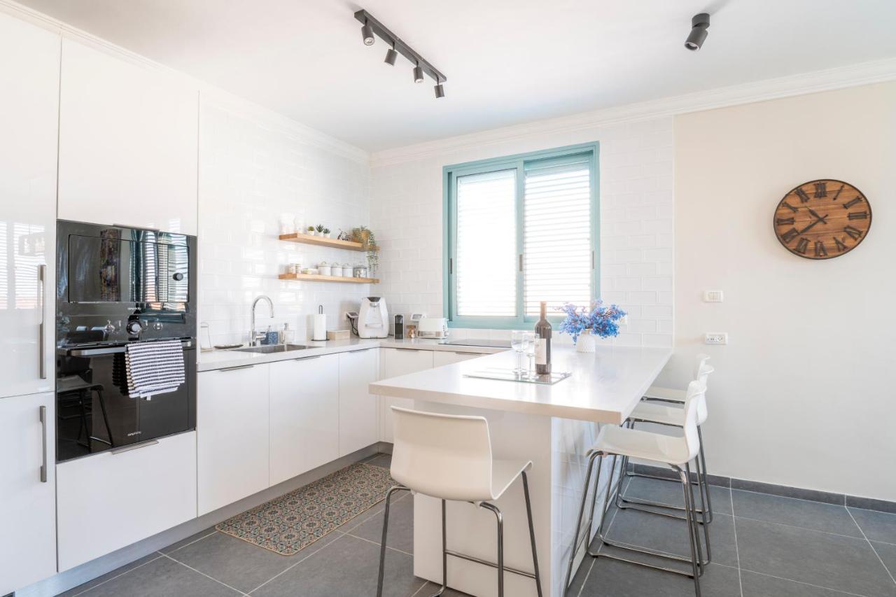 Midrahov Luxury Apartment Zikhron Yaakov Bagian luar foto