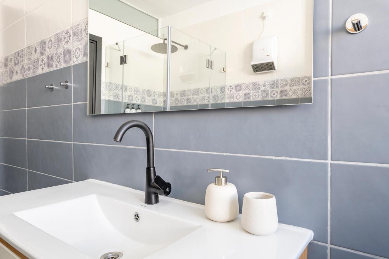 Midrahov Luxury Apartment Zikhron Yaakov Bagian luar foto
